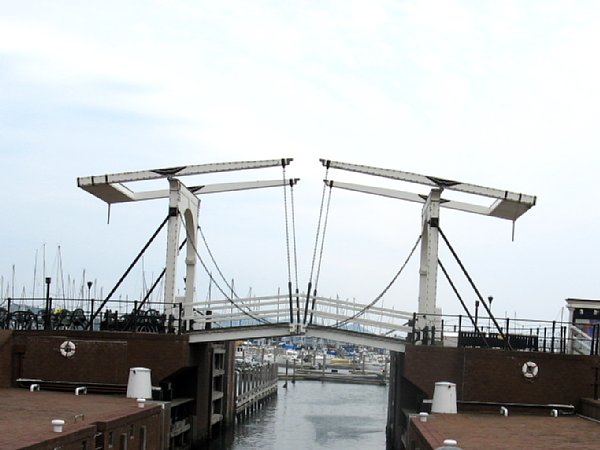 跳ね橋