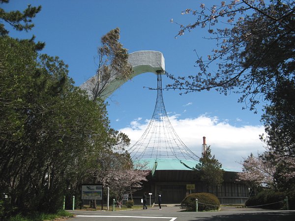 記念館と円形ホール