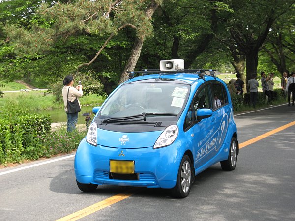 広報車