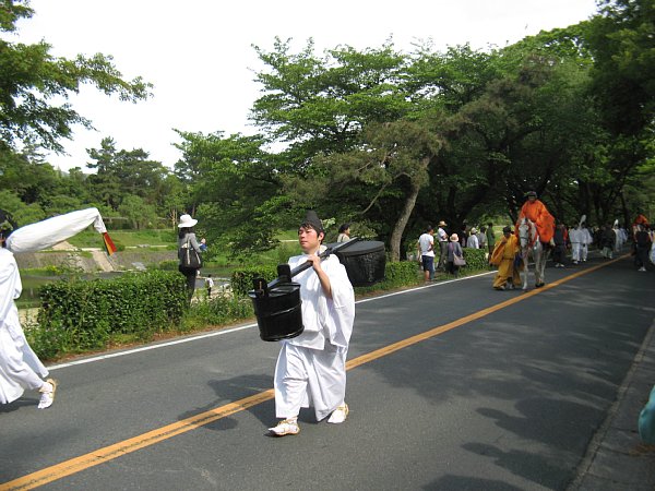 舞人の従者
