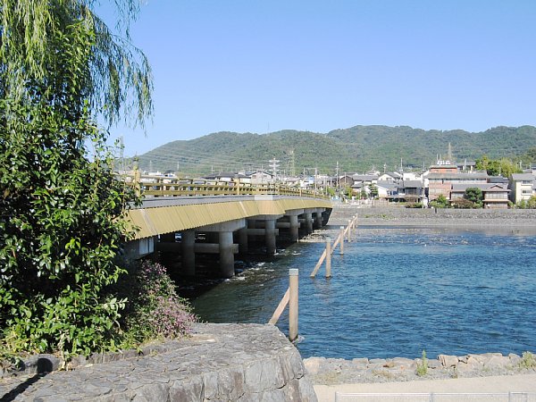 宇治橋の袂