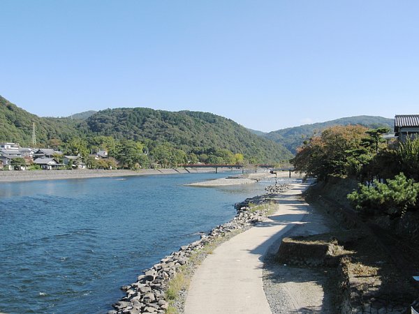 宇治川の流れ