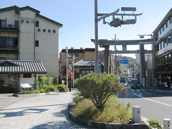 宇治橋交差点付近