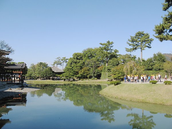 鳳凰堂前庭