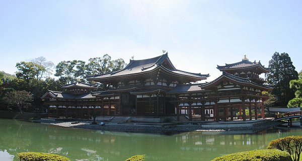 鳳凰堂正面(やや右から)