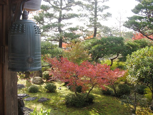 講堂横の庭