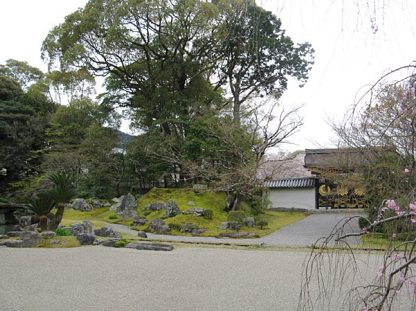 庭園と唐門
