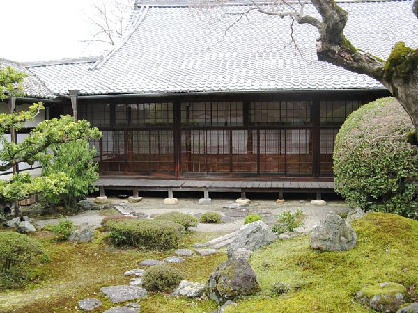 中庭と白書院