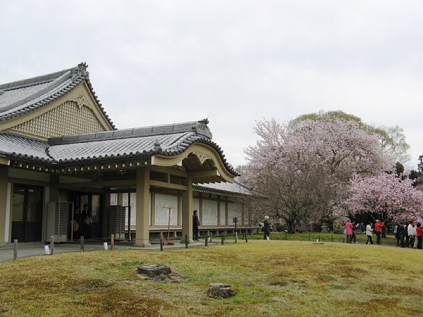 霊宝館