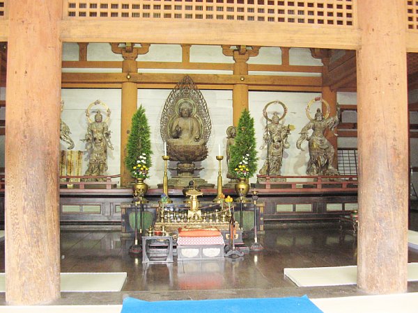 金堂内部