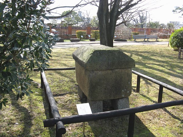 家型石棺