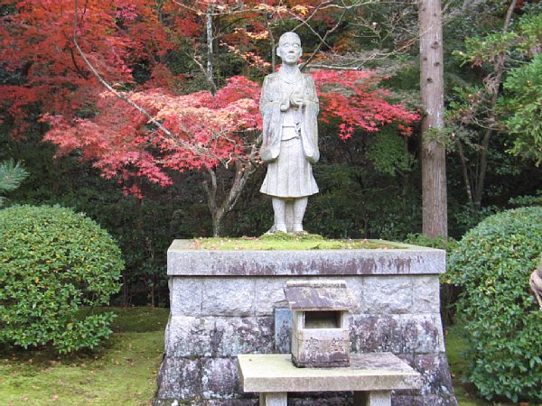 一休禅師の像