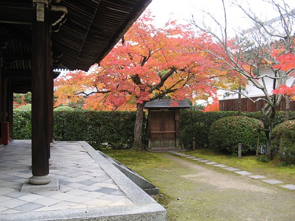 開山堂右側