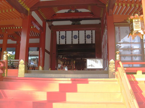 本殿に参拝
