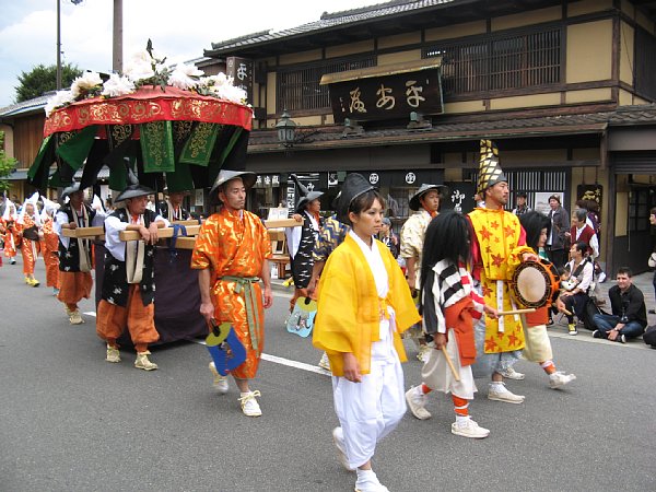 室町洛中風俗列 風流傘