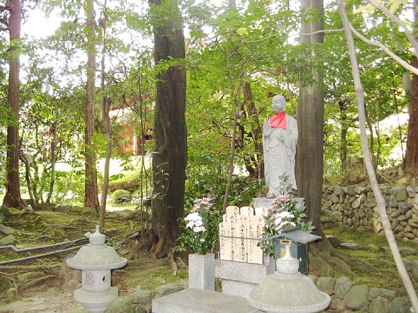 庭奥のお地蔵様