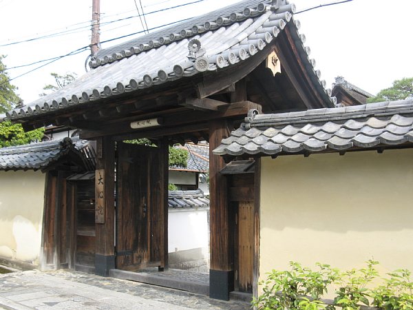 大心院 山門