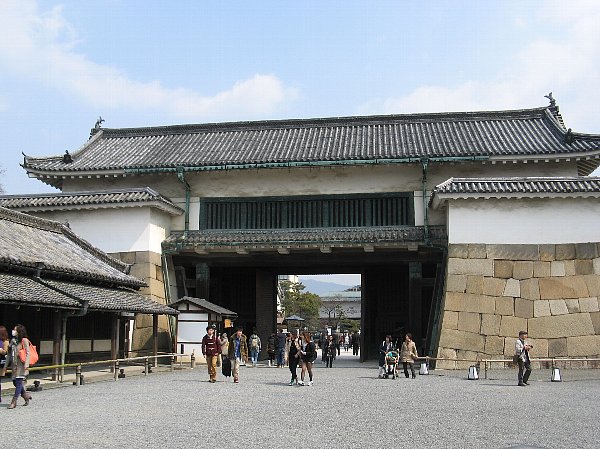 東大手門(中から)