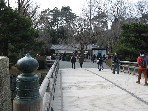 内堀に掛かる橋