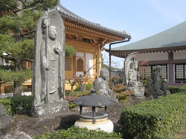 後の石仏群