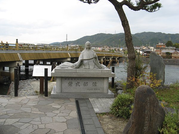 紫式部像