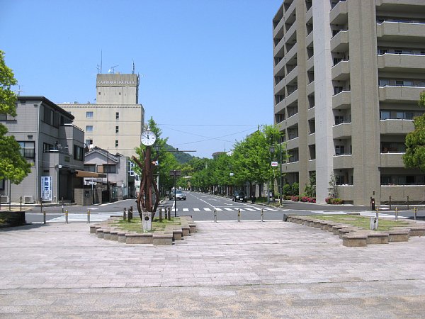 橿原神宮前駅駅前