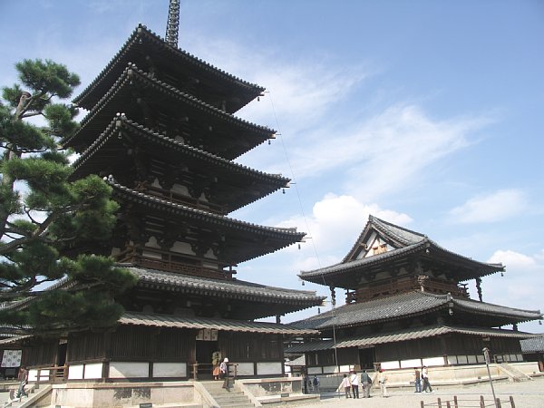 五重塔と金堂