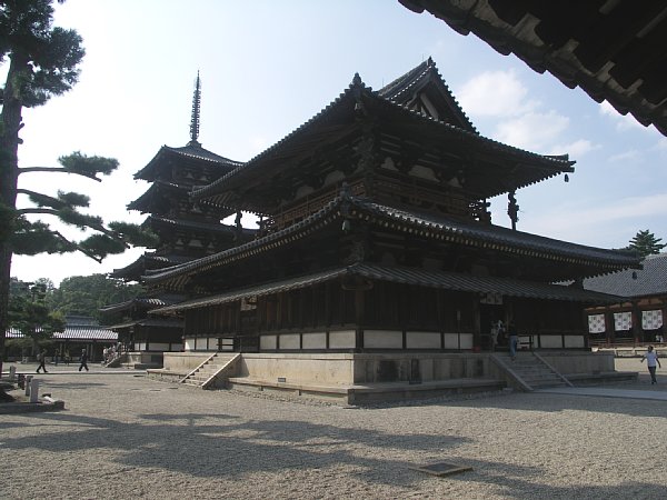 金堂と五重塔