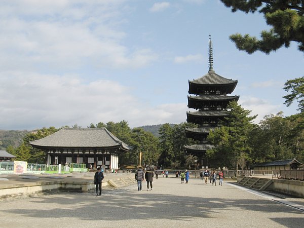 東金堂と五重塔