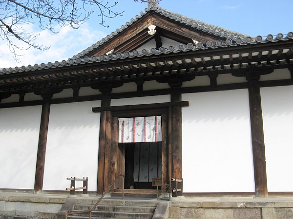 本堂(堂内入口)