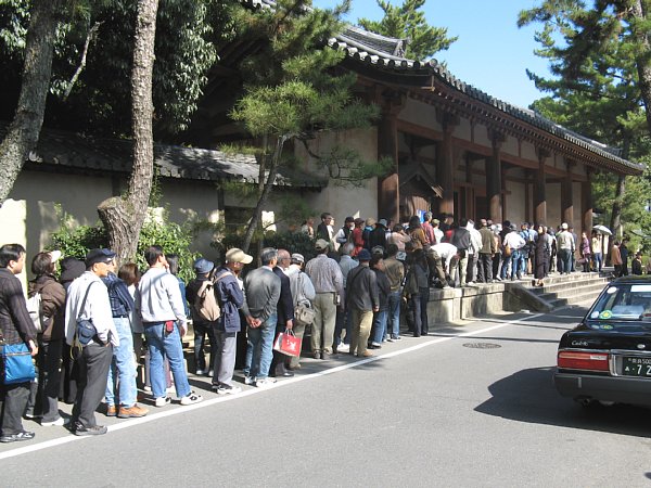 入場待ちの列