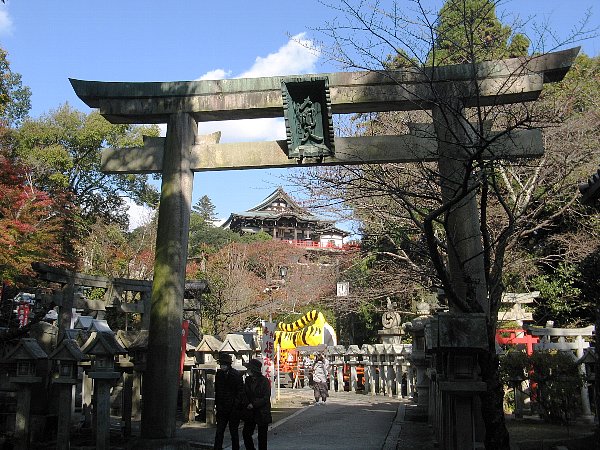 鳥居をくぐり大寅へ