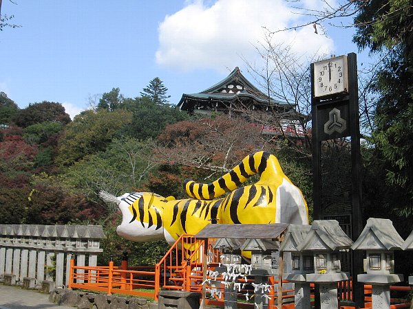大寅と本堂