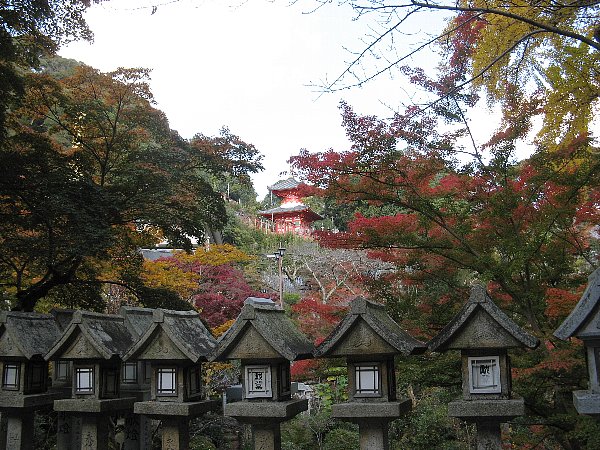 遠くに多宝塔