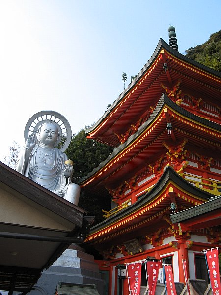三重塔と大地蔵尊