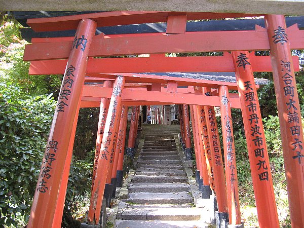 空鉢護法堂の参道4