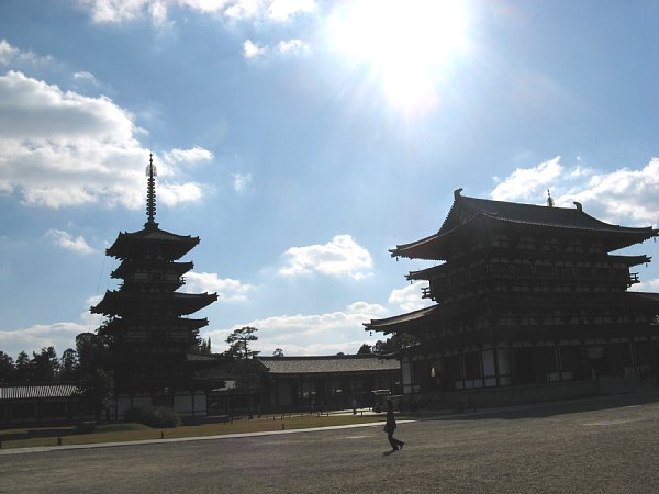 東塔と金堂