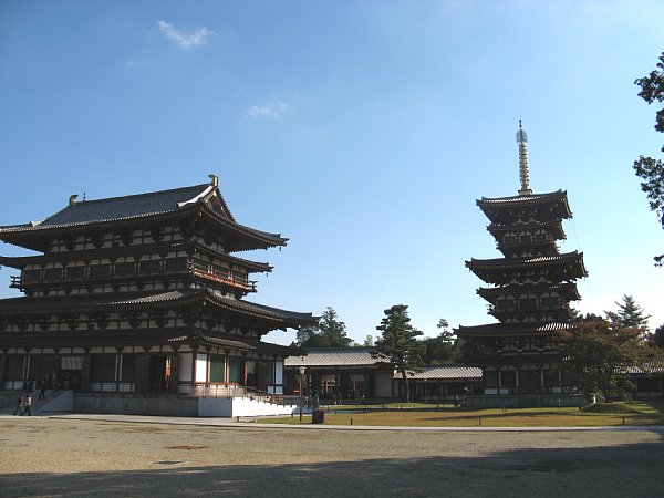 西塔と金堂