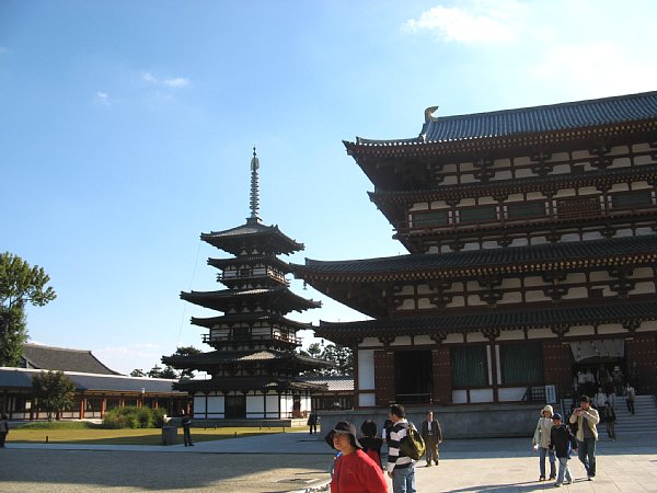 東塔と金堂