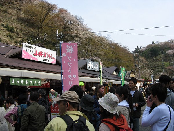 駅前のお店