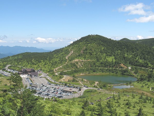レストハウス・駐車場・弓池・逢の峰