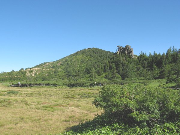 蓬莱岩 縦長の岩をさらに積み重ねたような峰です